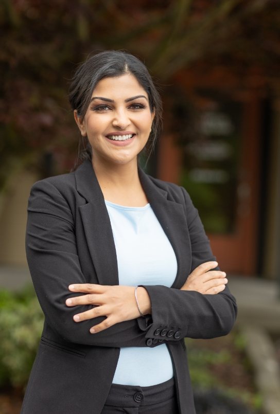 Covington Washington dentist Doctor Navi Dhaliwal